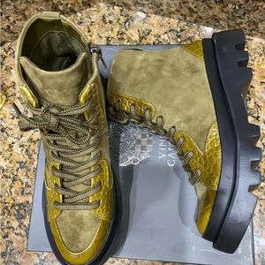 New women’s Vince Camuto Sz 7.5 green boots